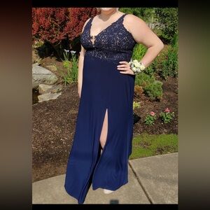 Elegant Navy Blue Lace Evening Gown